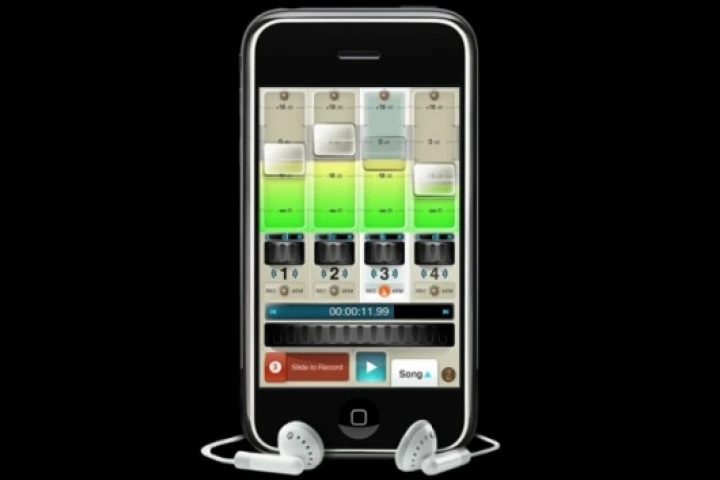 FourTrack app on the iPhone
