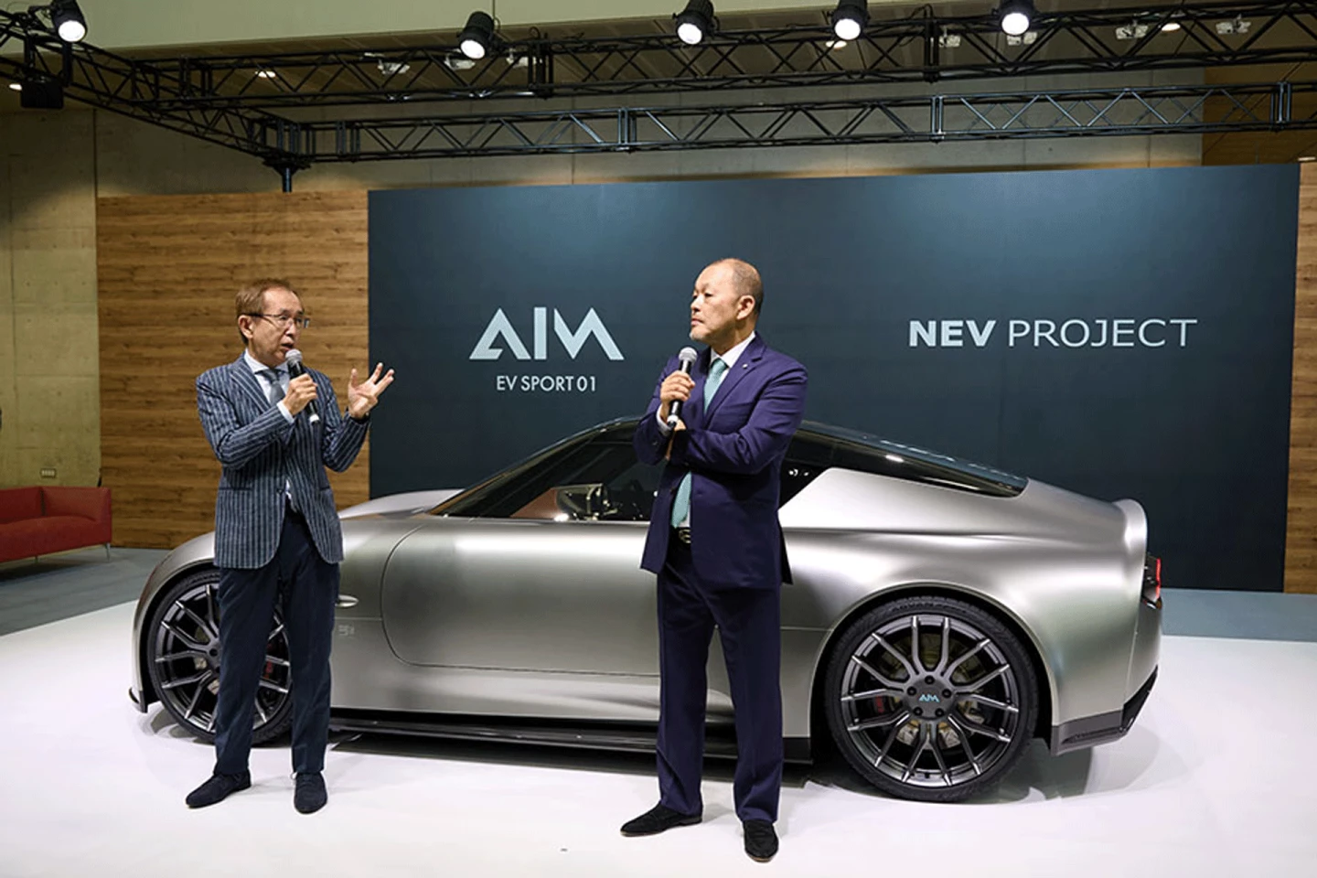 Shiro Nakamura and AIM President/CEO Yukinori Suzuki unveil the EV Sport 01 at the Japanese Auto Council on 14 April 2023.