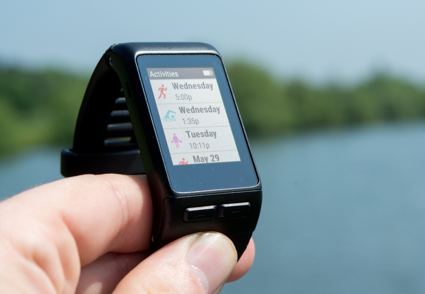 The Gamin Vivoactive HR shows you a list of recent workouts and activities