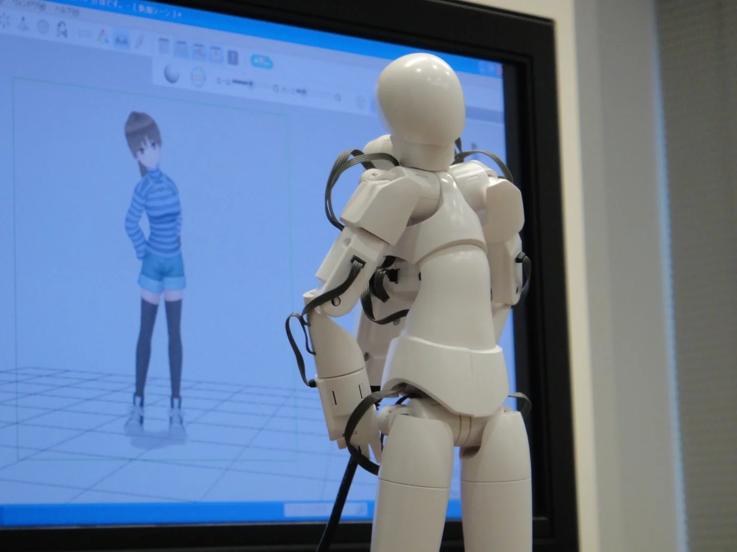 The Qumarion electronic marionette makes tricky poses simple (Photo: DigInfo)