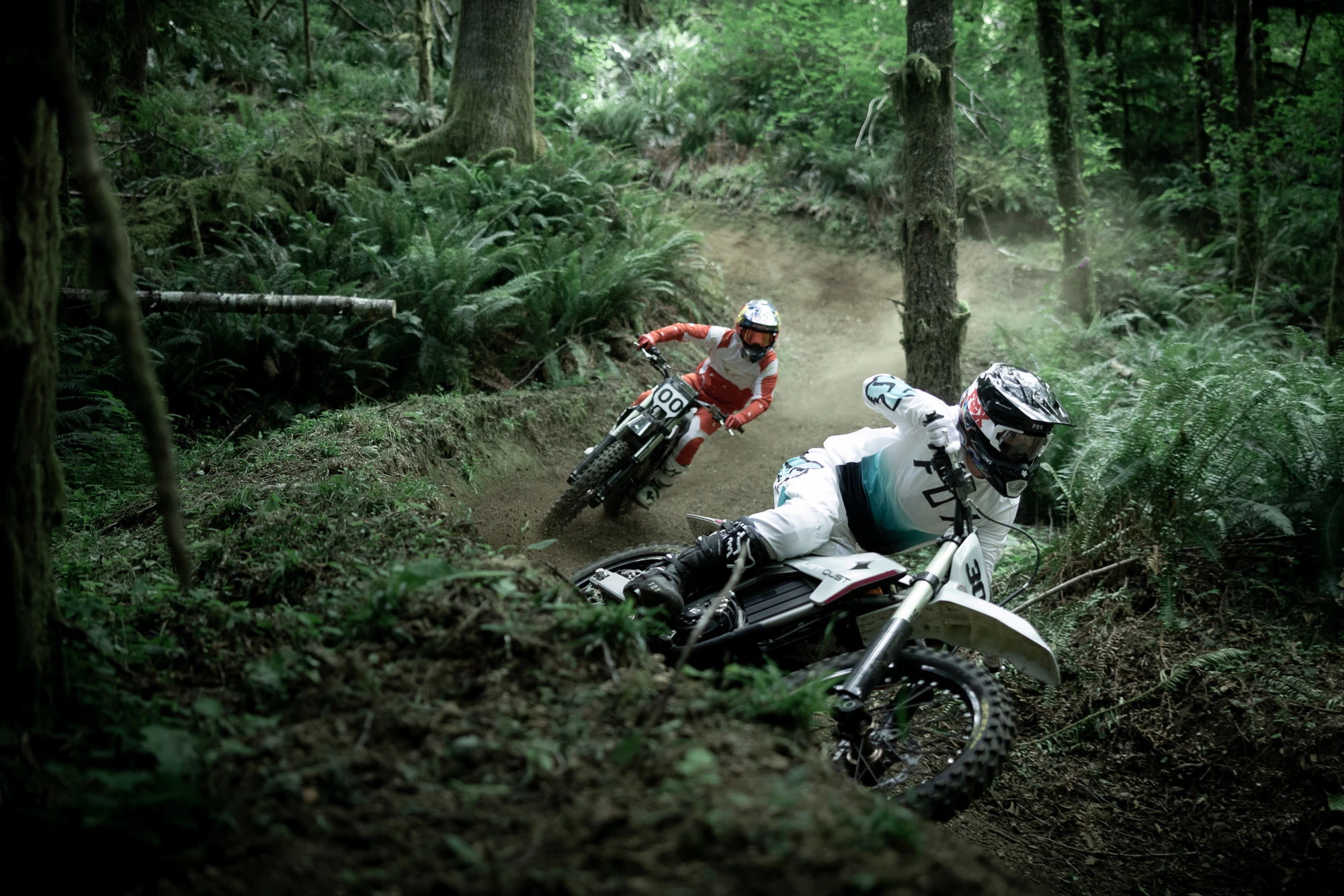 The Dust Moto Hightail produces a noise level of just 55 dB, which makes it perfect for noise-sensitive motocross tracks