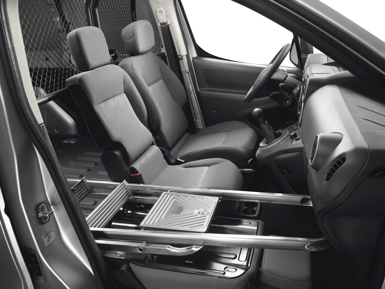 The Partner's hallmark Multi-flex bench seat can seat three people up front and allows the load volume to be significantly increased when folded