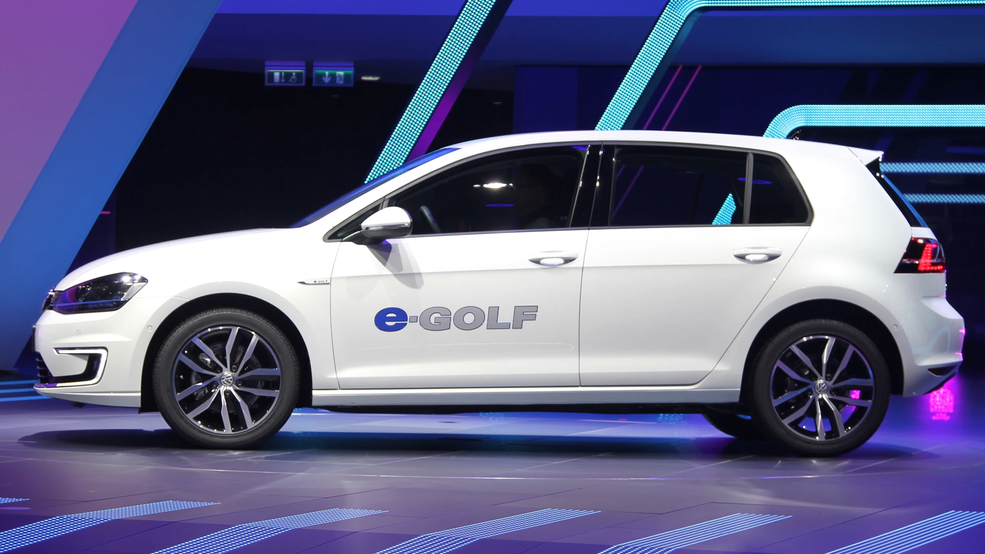 The four-door e-Golf's 85-kW motor is powered by a 24.2-kWh lithium-ion battery for a claimed range of up to 190 km (Photo: Gizmag)