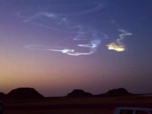 The contrail left by the asteroid's passage through the atmosphere Credit: Muawia Shaddad)