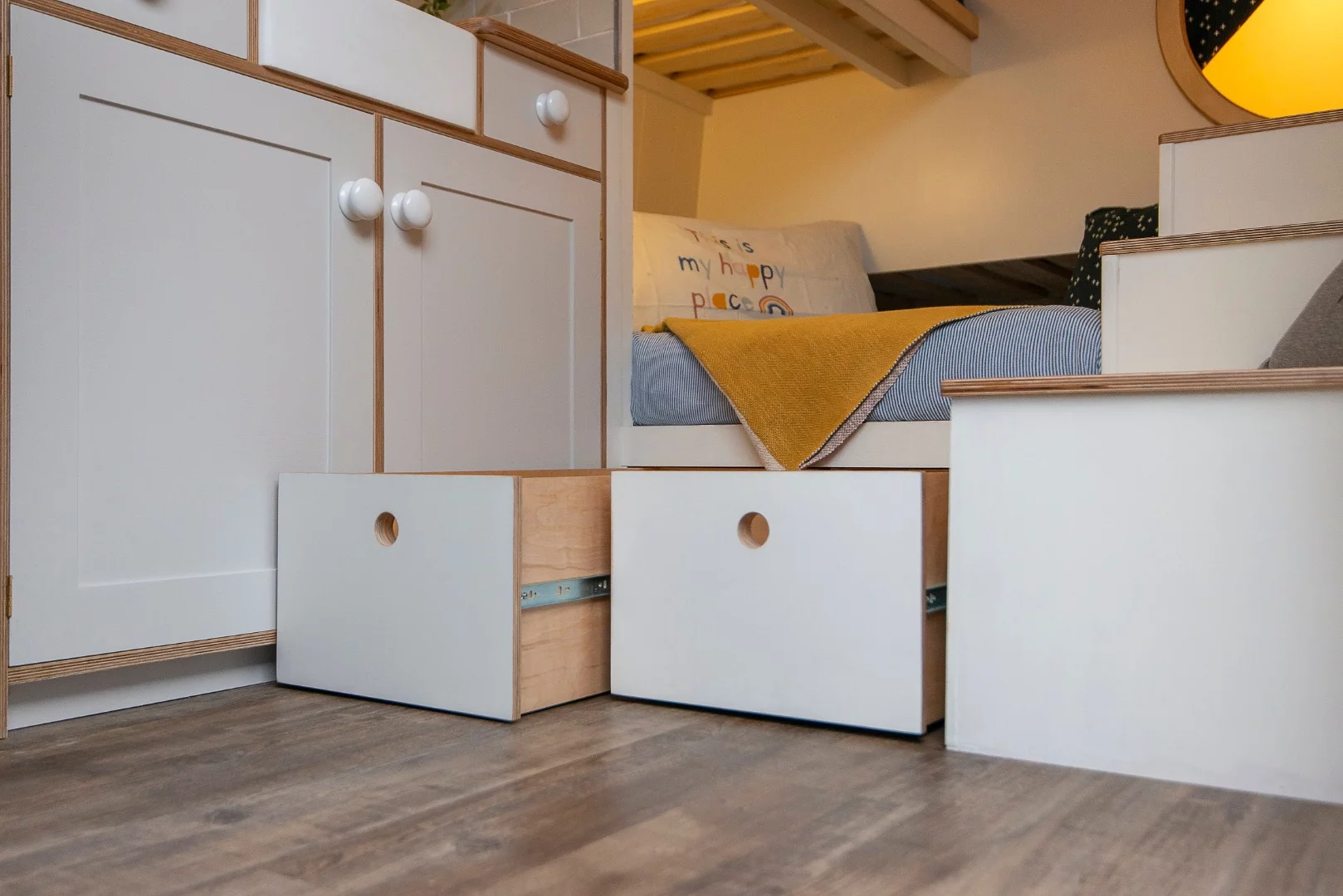 The drawers easily slide out