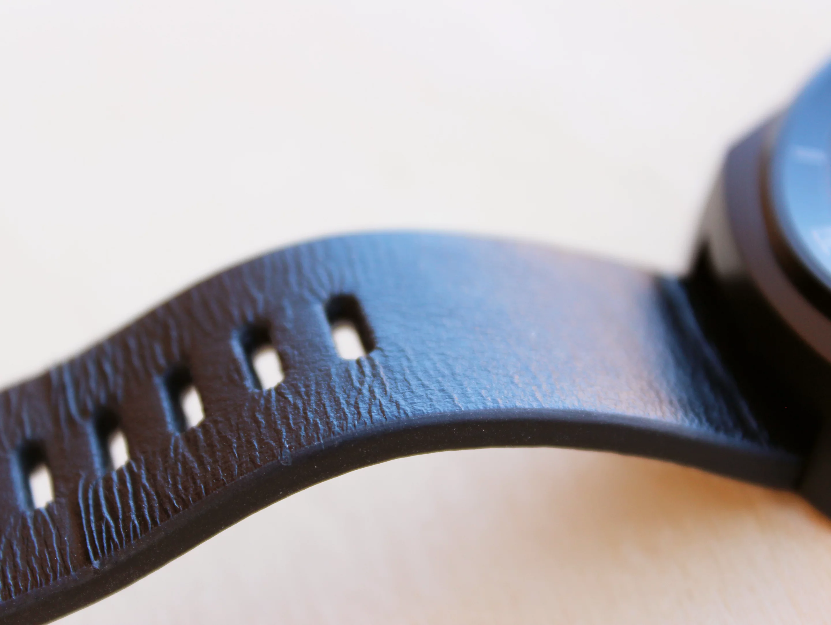 The G Watch R's leather band (Photo: Will Shanklin/Gizmag.com)