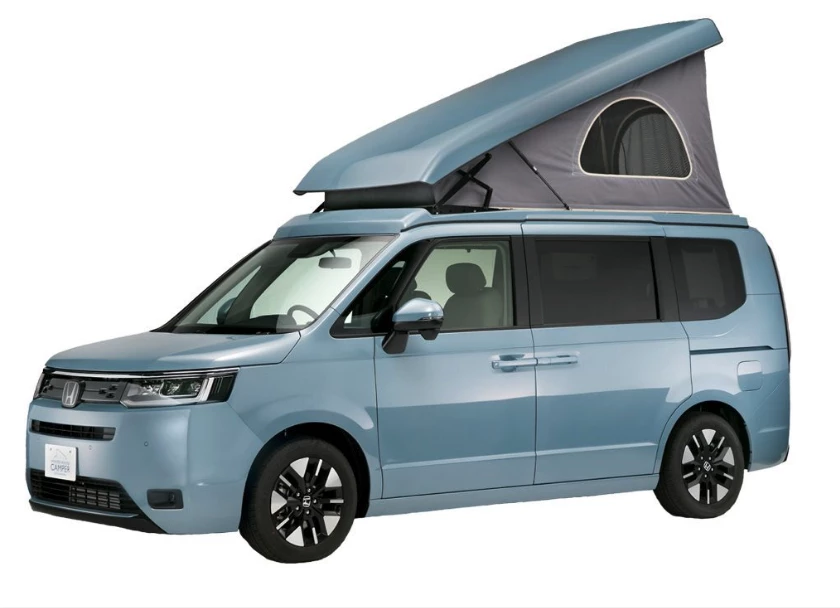 Based on the latest Honda Step Wagon, the White House Deck One mini-camper comes in both fixed and pop-up roof forms