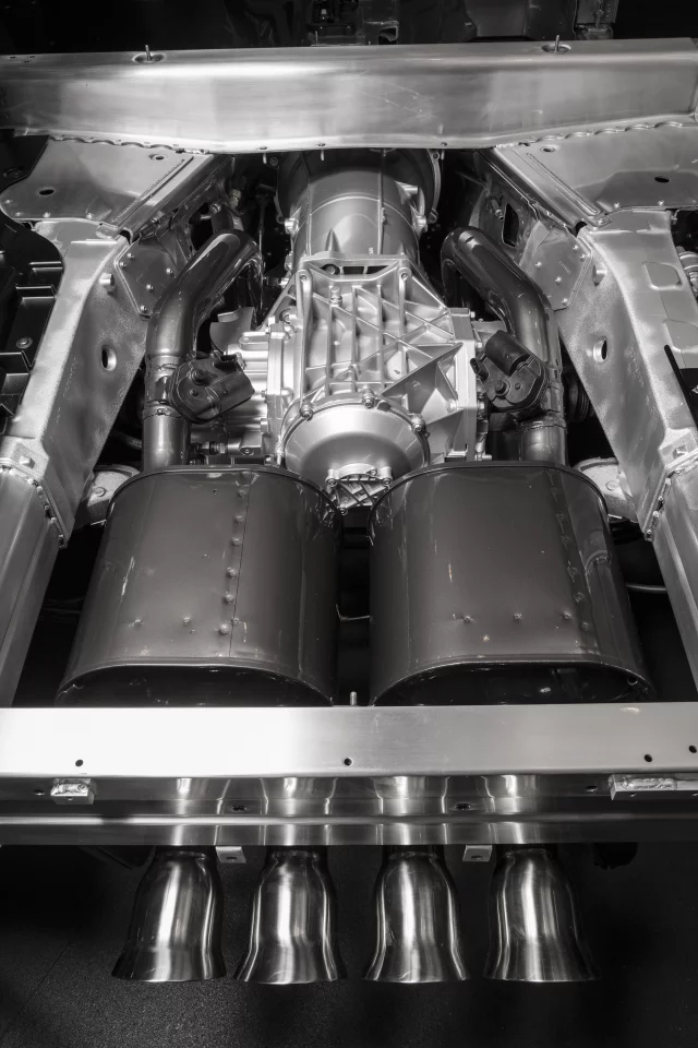 The 2015 Corvette Z06 features a standard electronic limited slip differential (eLSD) that continually adjusts engagement of the limited slip to balance between steering response and stability in different driving conditions