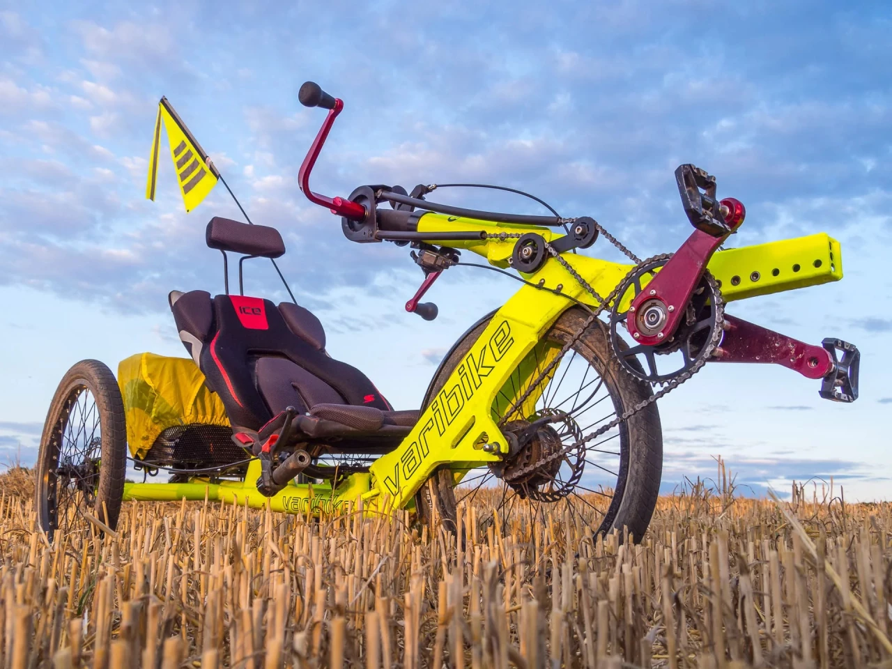 Although the Varibike Extreme is steered by turning the whole front end, doing so is claimed to not interfere with the arm and leg movements