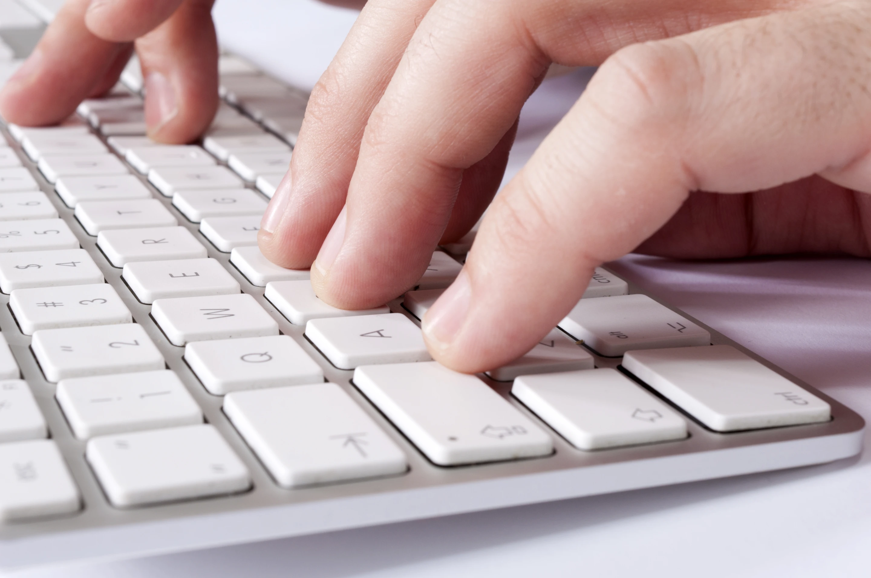 ZEBRA matches keyboard and mouse input with movement data transmitted by an electronic bracelet (Photo: Shutterstock)