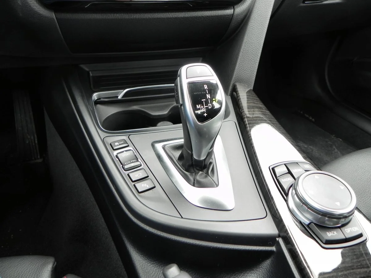 The control layout in the 2016 BMW 340i, as with all in the 3 Series, is nicely done with the shifter being just ahead of the iDrive control knob