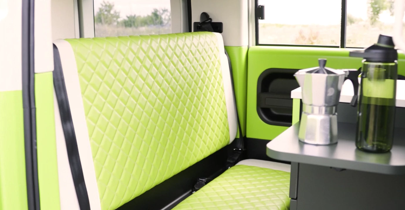 A look at the rear bench in drive mode
