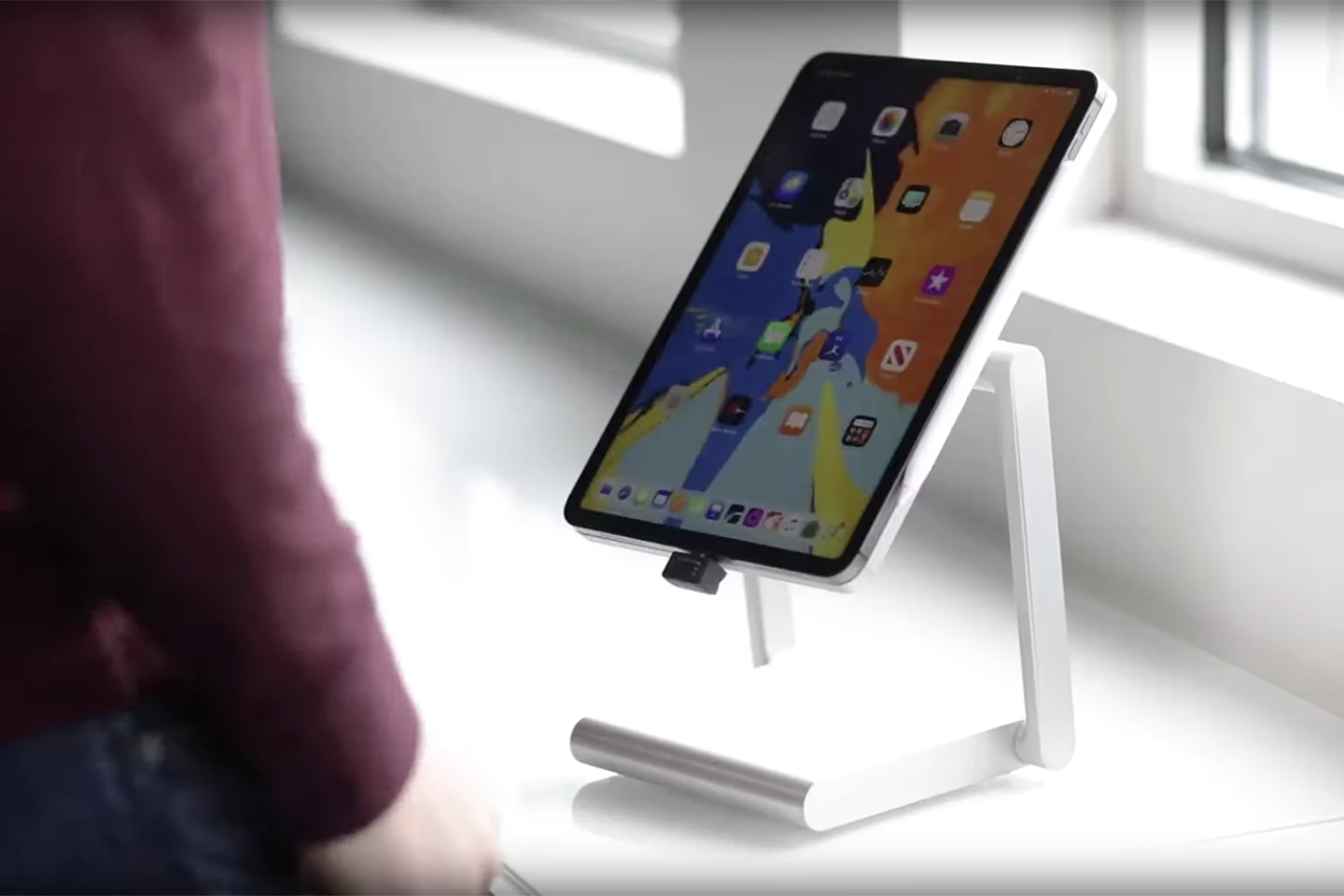 The MagicDock rotates into portrait-mode and clicks into place via the MagicGear mechanism