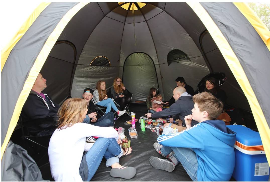 The Maxi offers plenty of floor and head space for gathering