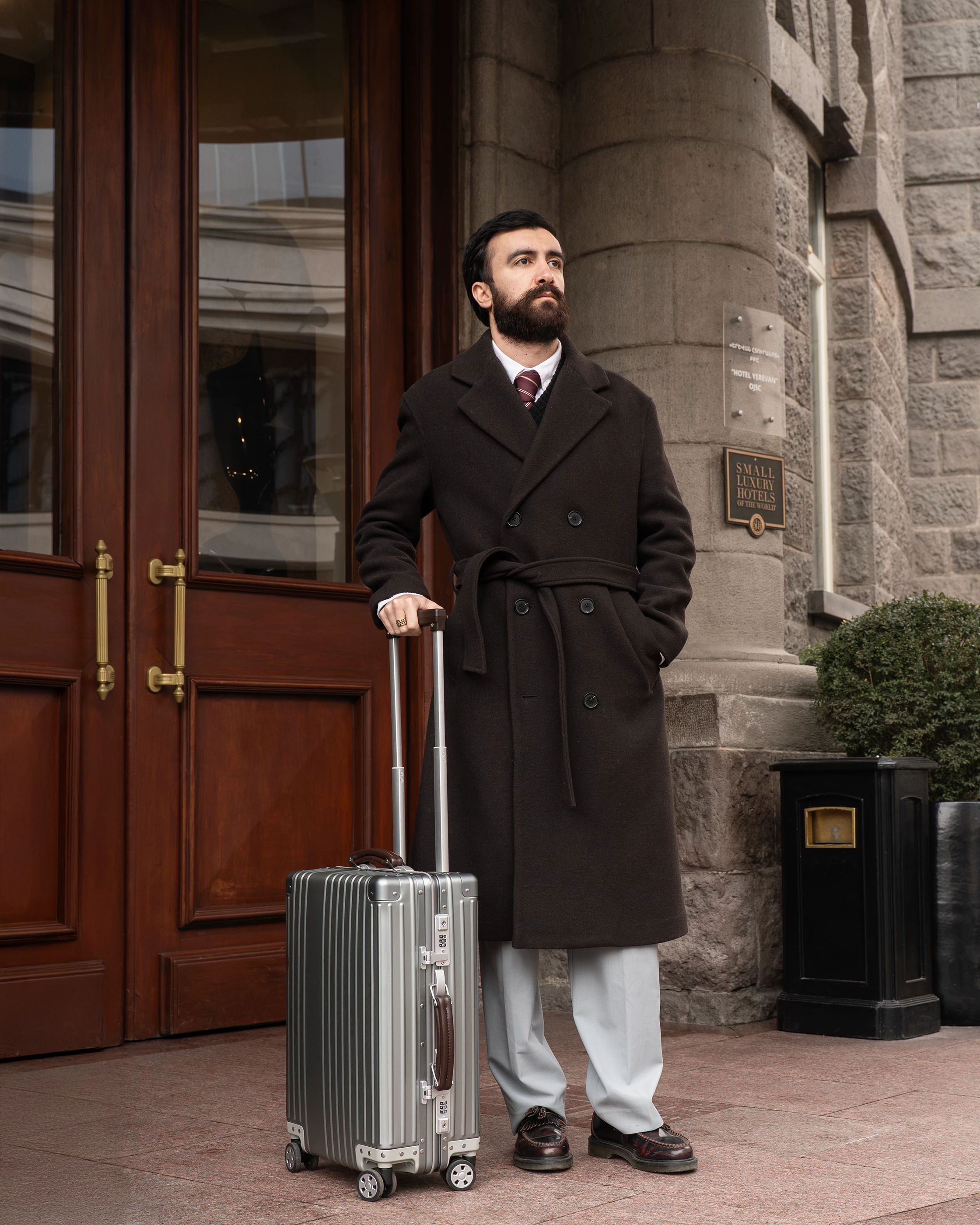 The main handle has multiple height settings and a generous amount of extension