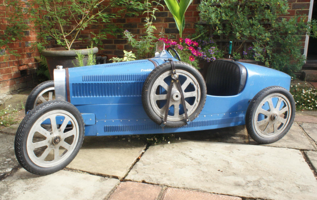 1925 Bugatti T35 Replica | Estimate: £ 8,000 to £12,000 ($9,700 to $14,570)