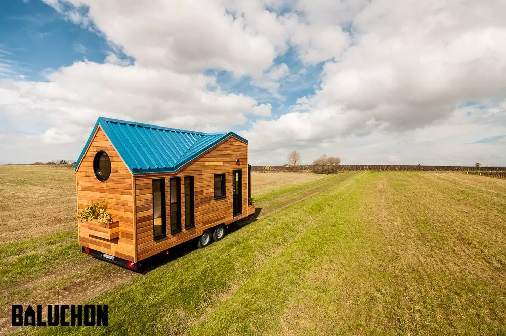 The Essen'Ciel is based on a double-axle trailer