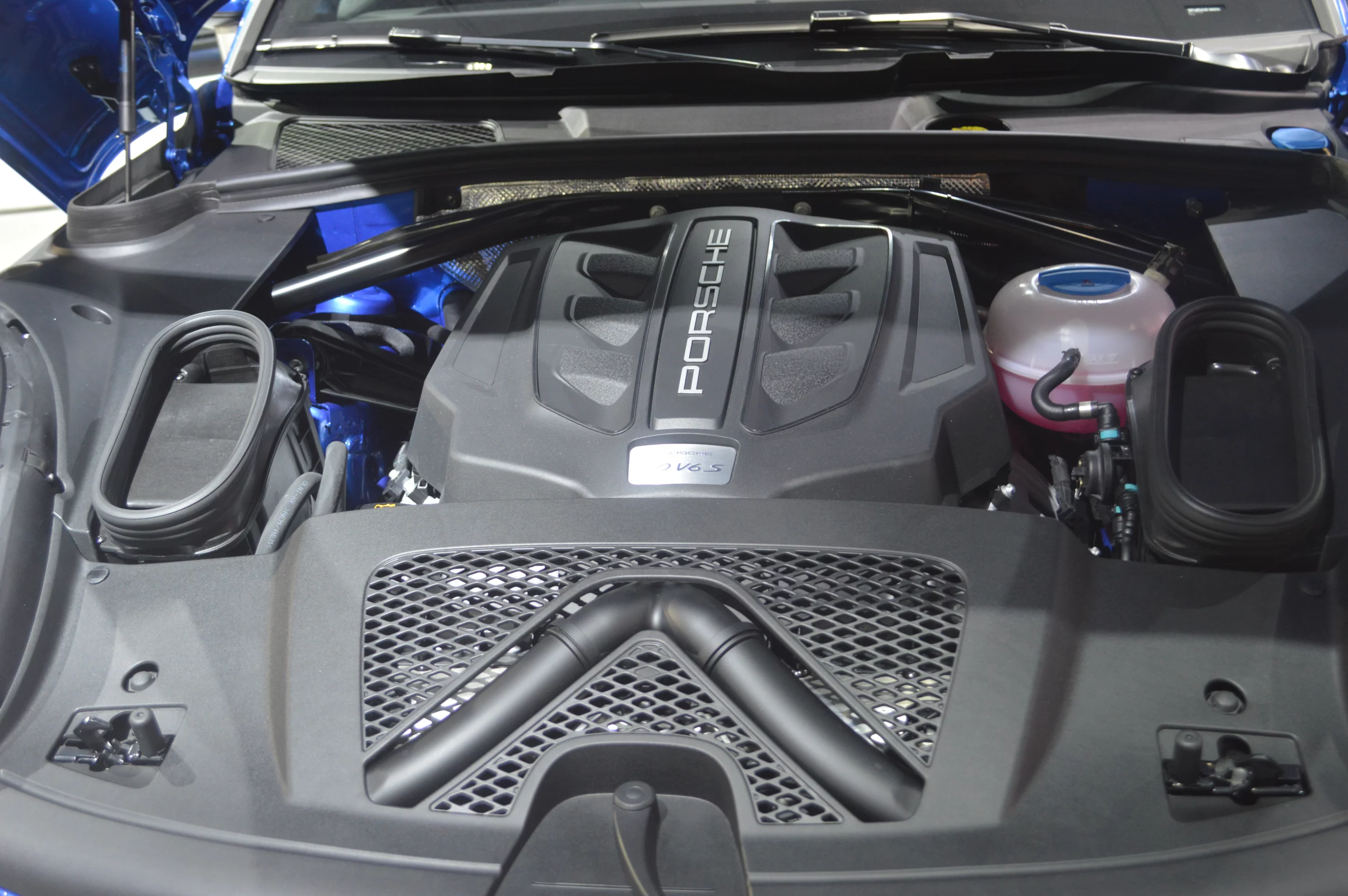 Engine of the Macan S