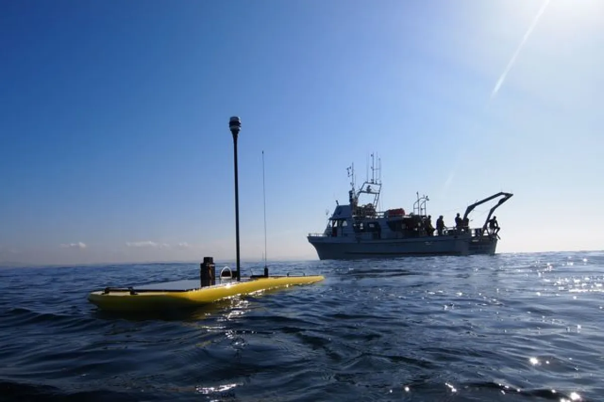 A group of four autonomous underwater vehicles have just set a world distance record, by traveling from San Francisco to Hawaii