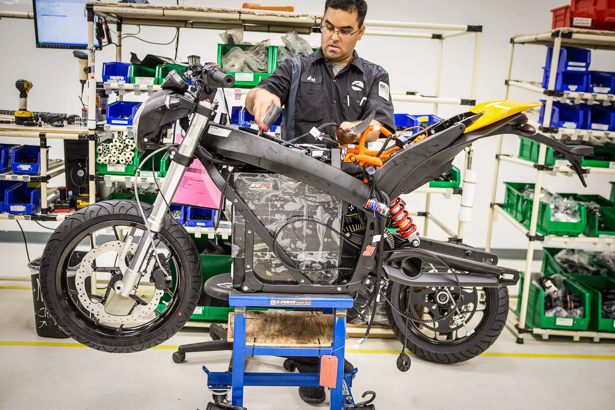 Zero factory worker assembling a motorcycle (Photo: Andrew Wheeler/AutoMotoPhoto)