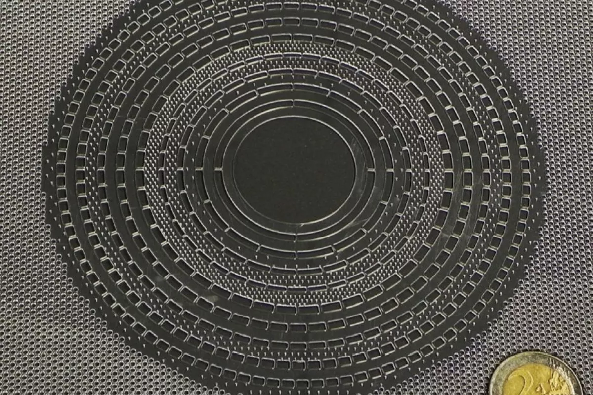 Dr. Nicolas Stenger's microstructured polymer plate