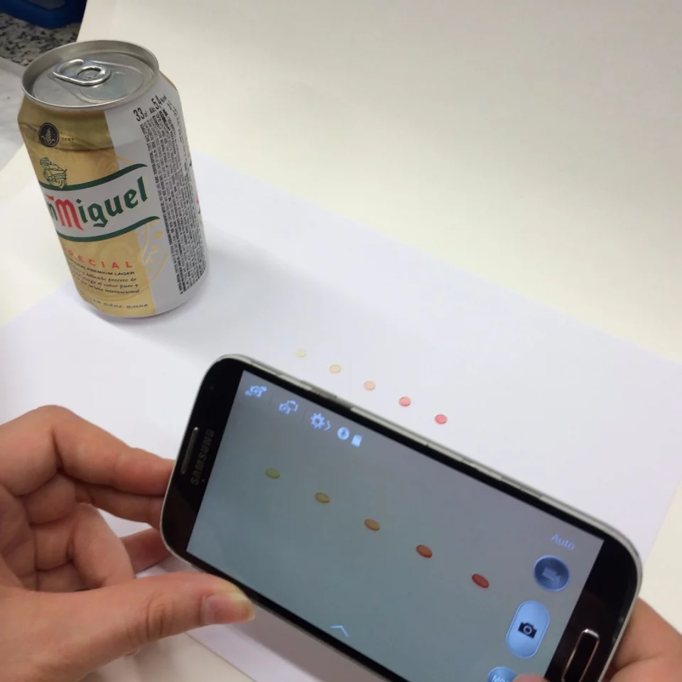Users first expose one of the discs to a beer sample, and then take a photo of that disc on their smartphone