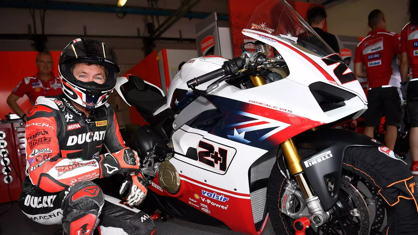 With a bid at that time of €120,350, the motorcycle ridden by Bayliss was the pick of the litter in the eyes of the Ducatisti, and with a day to go in the auction, the bid on his bike was already one of the top 100 motorcycle auction prices of all time at €120,350 (US$148,077) and it may have gone higher. Judging by the bids, Bayliss is regarded by Ducatisti as Ducat's favourite son.