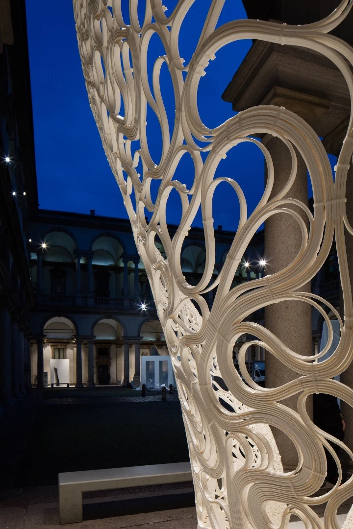 Thallus' impressively complex pattern is slightly undermined by the use of cable ties to keep it all together