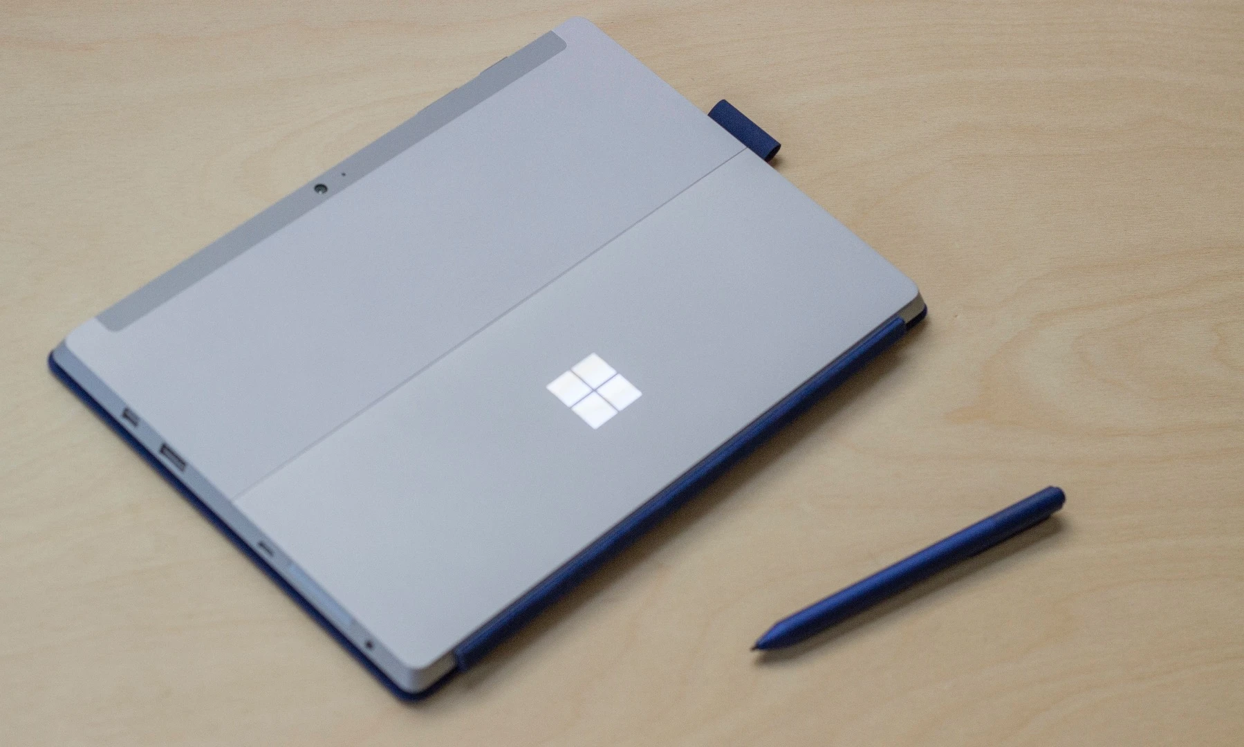 The Surface 3's magnesium build is nearly identical to the Surface Pro 3's (Photo: Will Shanklin/Gizmag.com)