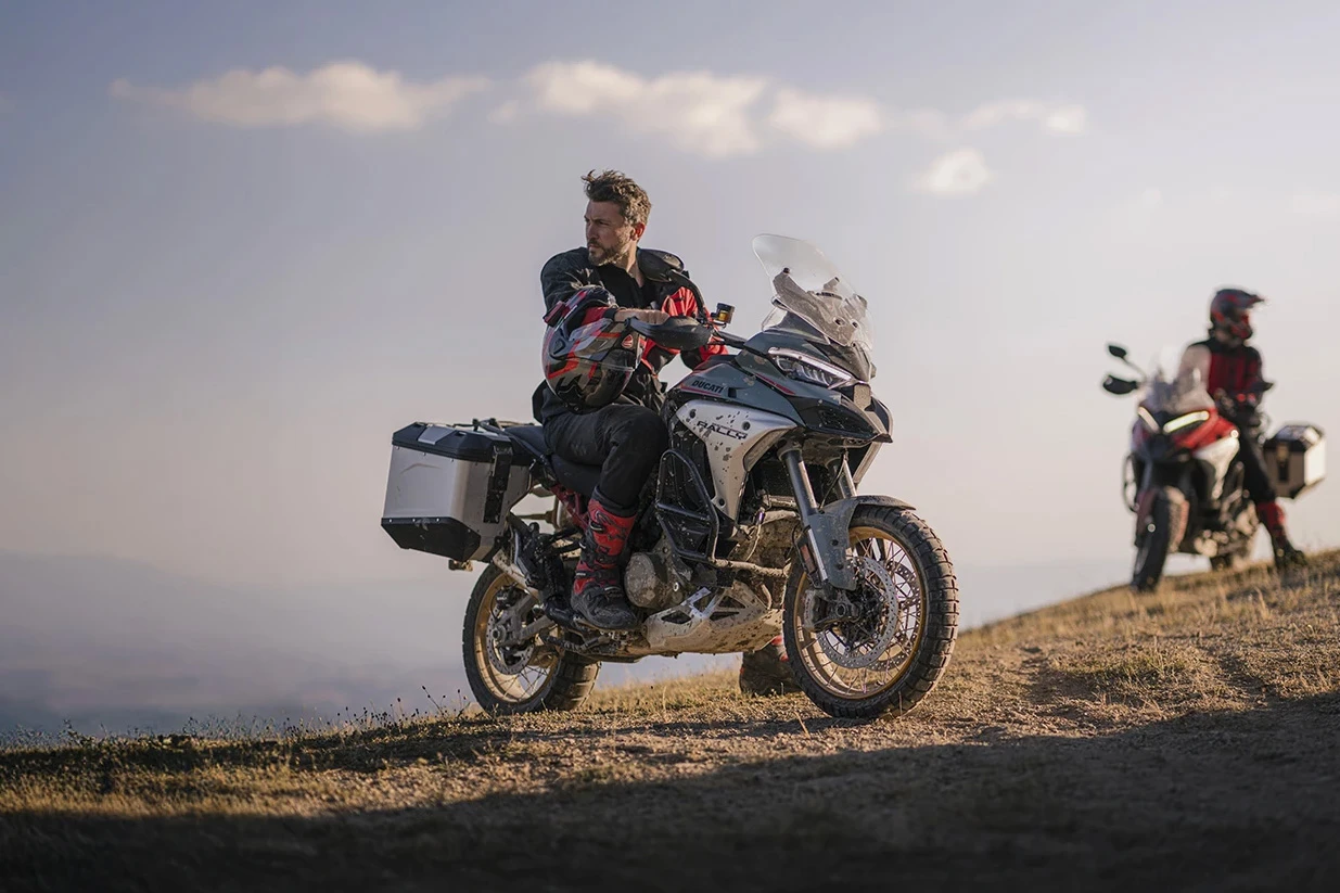 Niceties 2024 Ducati Multistrada V4 Rally: advanced tech for adventure touring