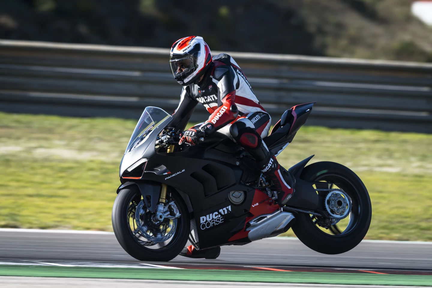 Advanced technique for getting the V4 SP2 onto a paddock stand