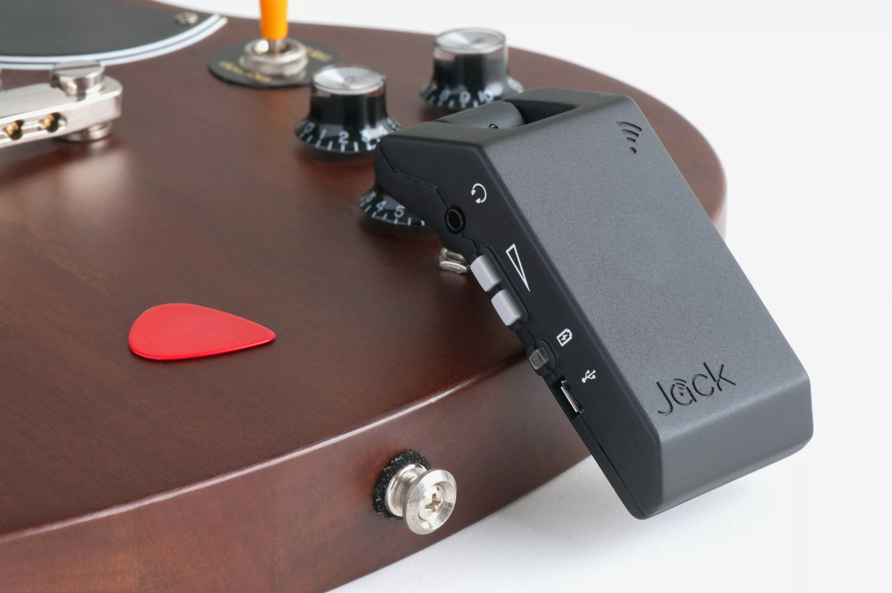 Players will need two devices to wirelessly play guitar tones through an amp – one plugged into the guitar's instrument jack using the articulated instrument jack and one connected to the amp