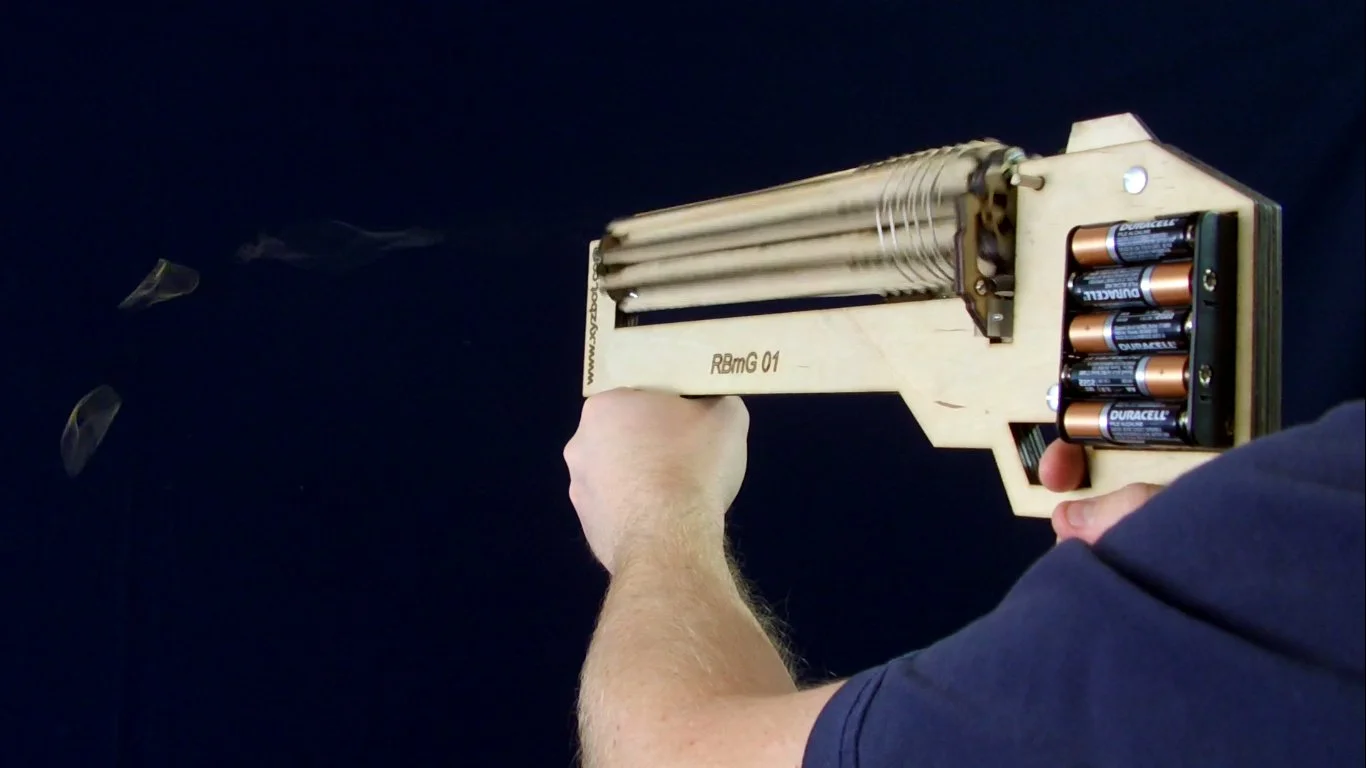 The RBmG takes 64 rubber bands, though with care, XYZBot says it can be double loaded with 128
