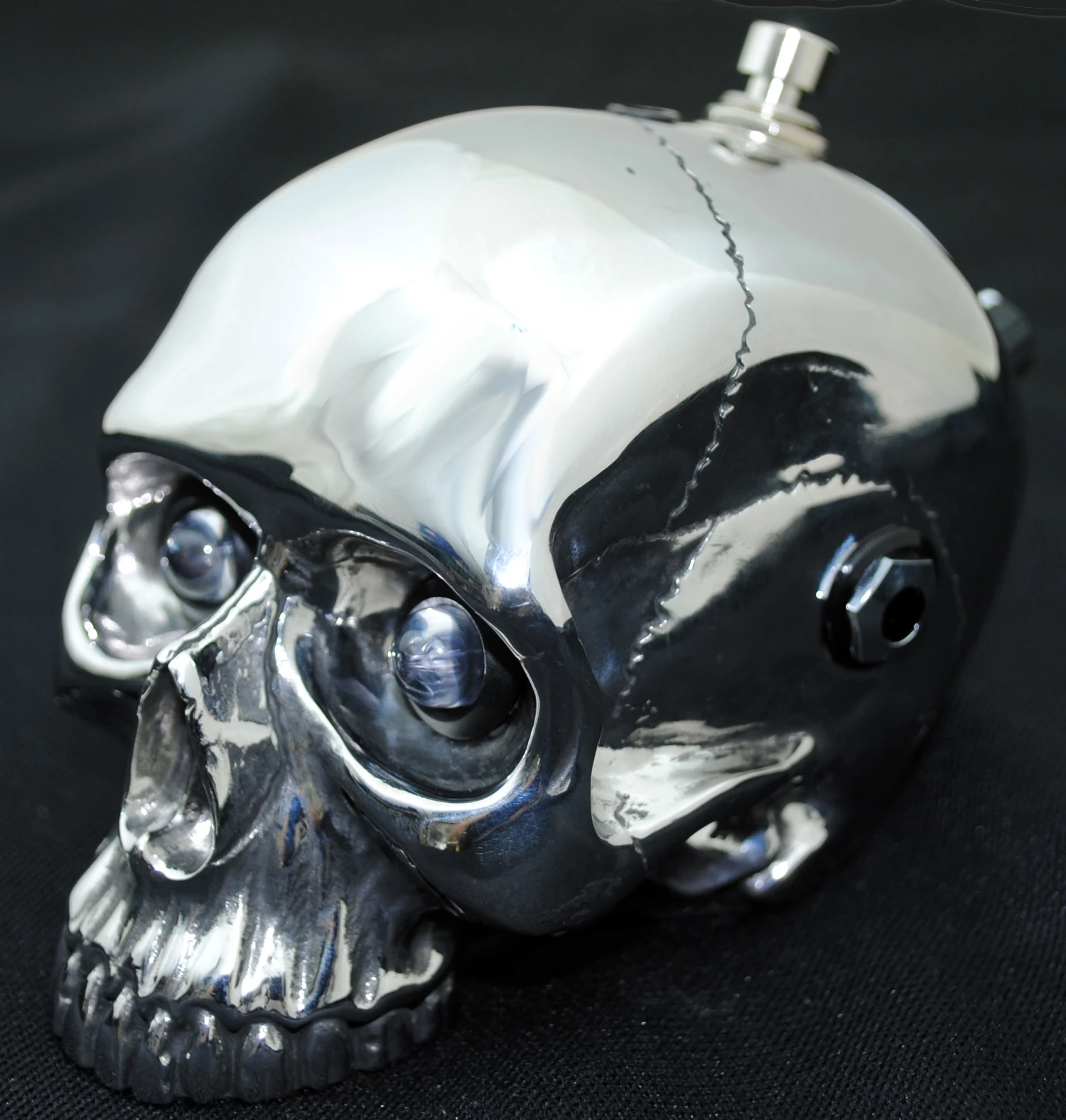 The new Skull Crusher benefits from a six stage analog preamp together with that useful 10dB boost