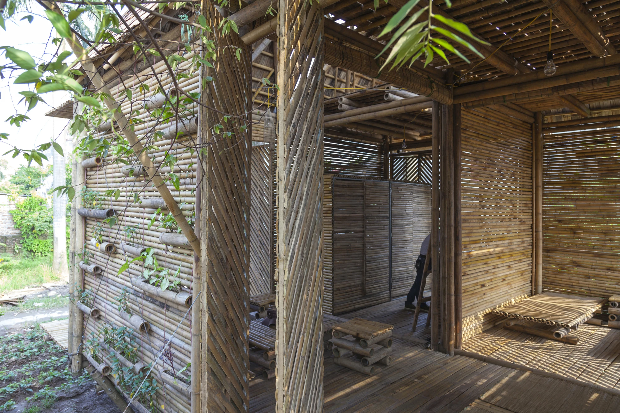 The frame can be adapted to suit the needs of each buyer, using locally-sourced materials (Photo: Doan Thanh Ha)