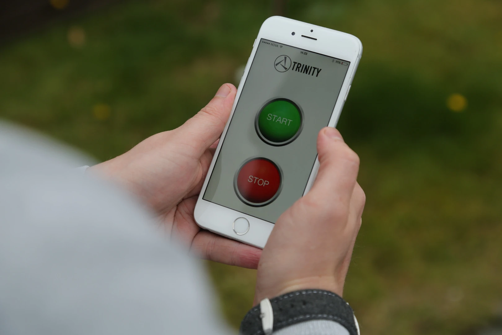 The Trinity smartphone app turns the device on or off and monitors battery level