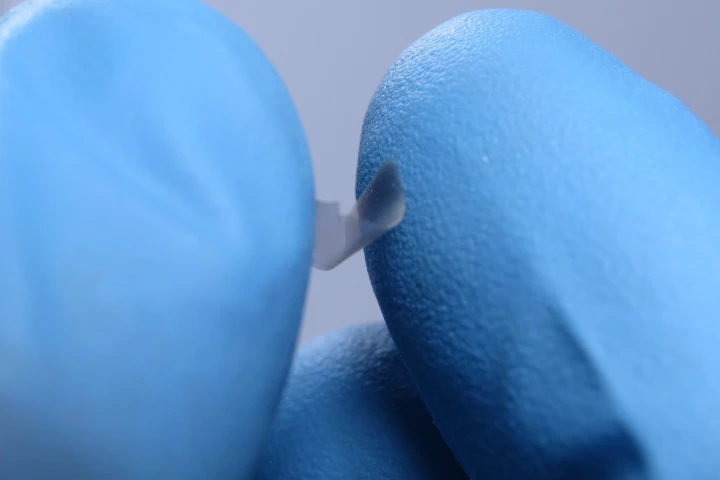 These ultra-thin plates are able to retain their shape after being bent and squeezed by a human hand