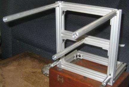 The MagicMouse receiver consists of five ultrasonic micrphones precisely positioned.