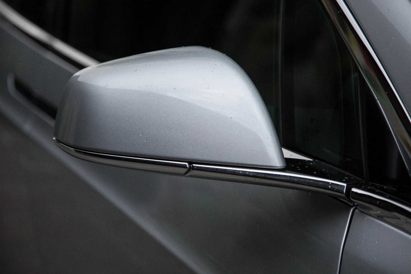 Broad wing mirrors on the Tesla Model X
