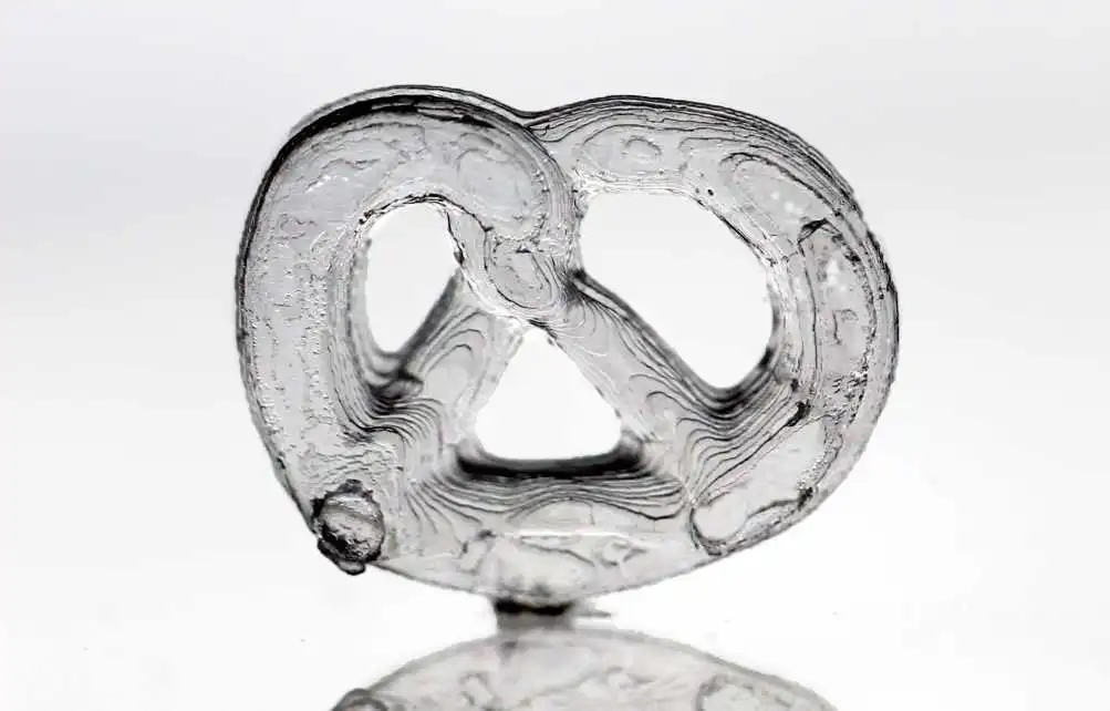 A glass pretzel created using the new technique