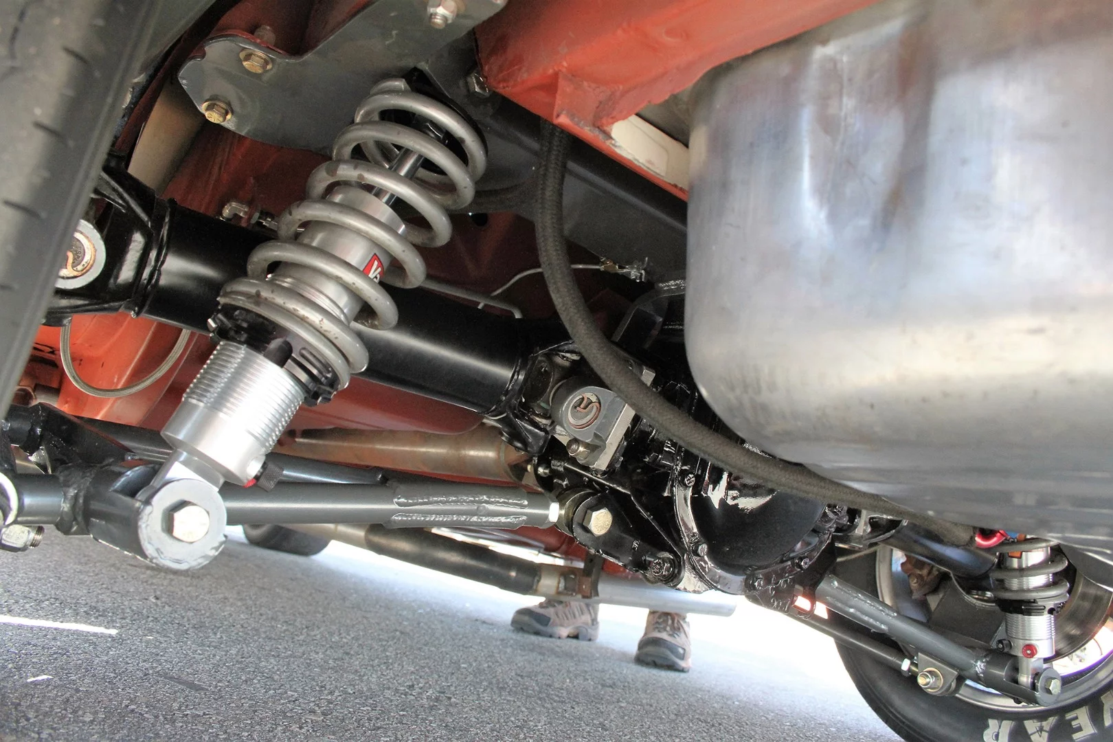 The independent rear suspension on the GT350R
