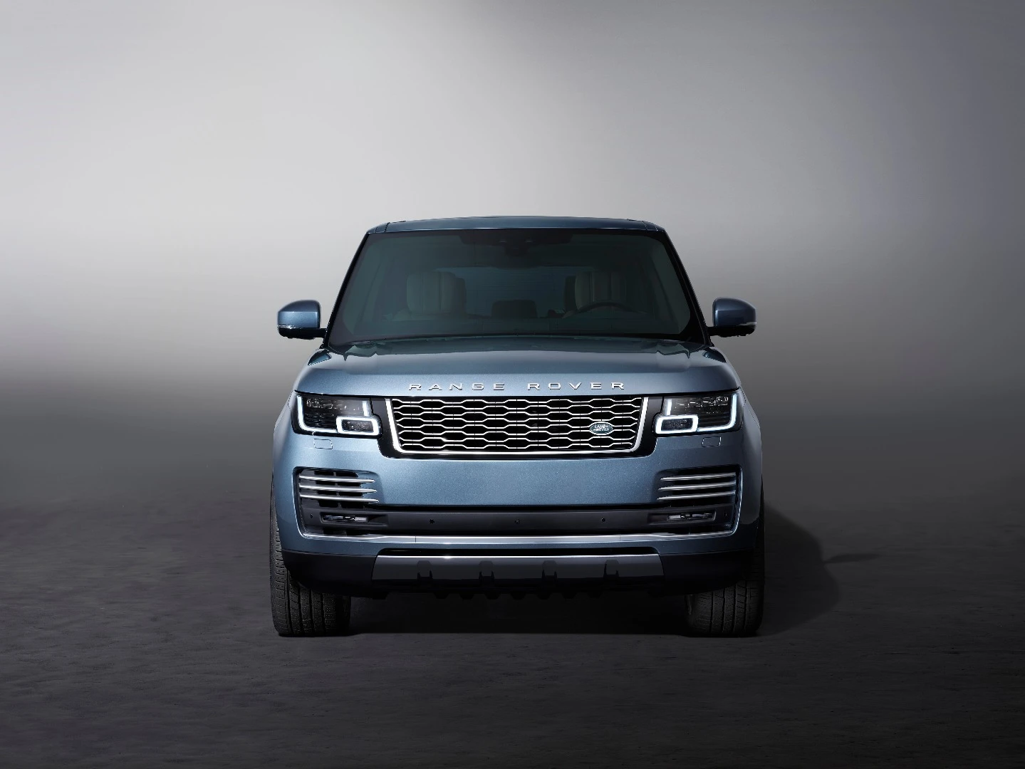 The Range Rover P400e pairs a four-cylinder, 2.0-liter petrol engine with a lithium-ion battery