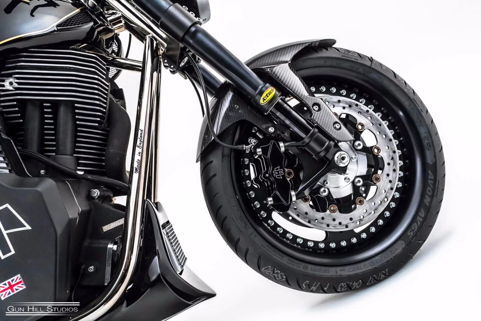 Unlike the Brembo calipers of the 24 and the Beringer ones of the Sonnet, Hesketh developed its own billet six-piston calipers for the Valiant SC