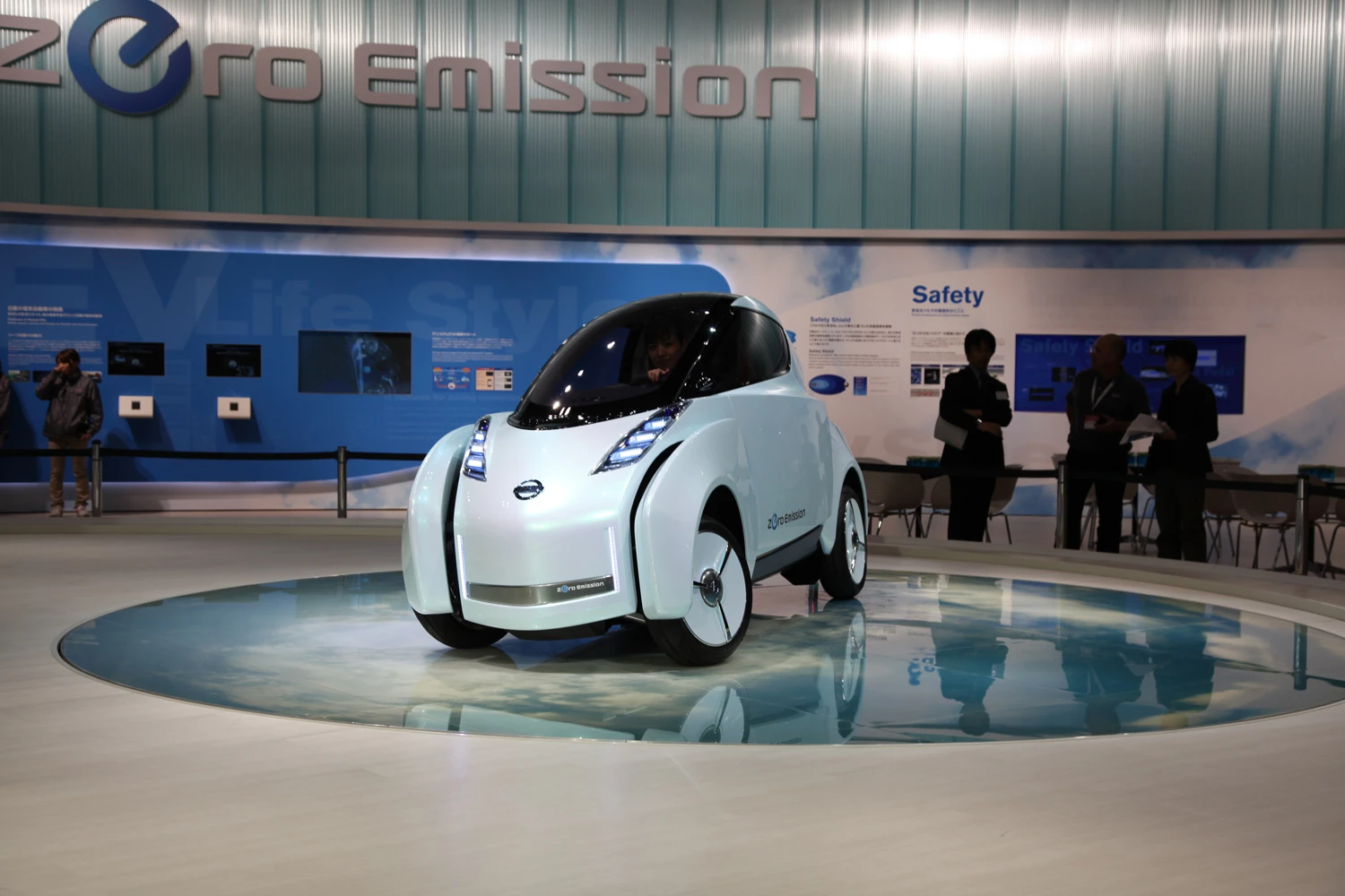 Nissan's LandGlider