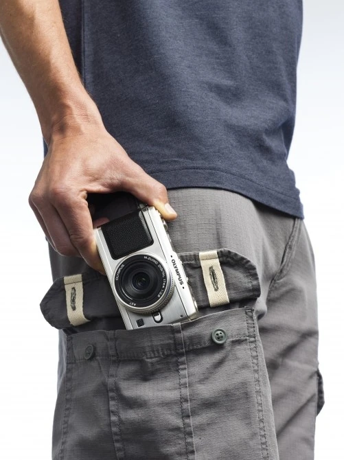 The Olympus E-P1 features a compact design with retro styling