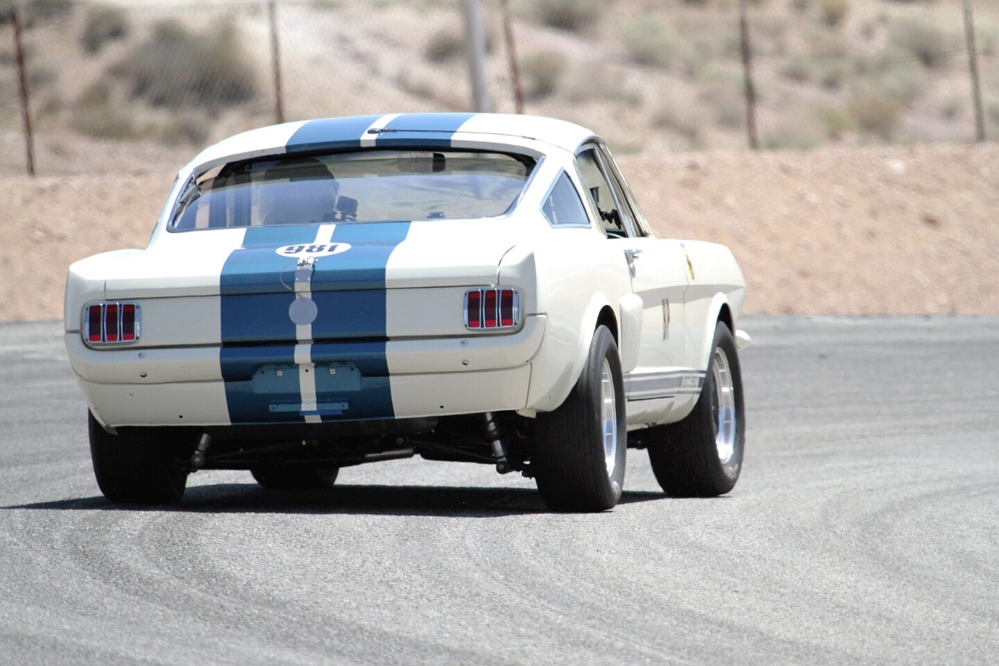 The Shelby GT350R has an independent rear suspension, originally designed by Ford in the 1960s