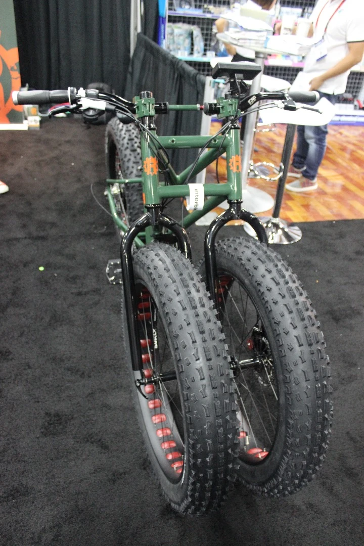 Like the original Rungu Juggernaut, the 75-lb (34-kg) electric version features two 26 x 4.7-inch tires in the front along with another in the rear