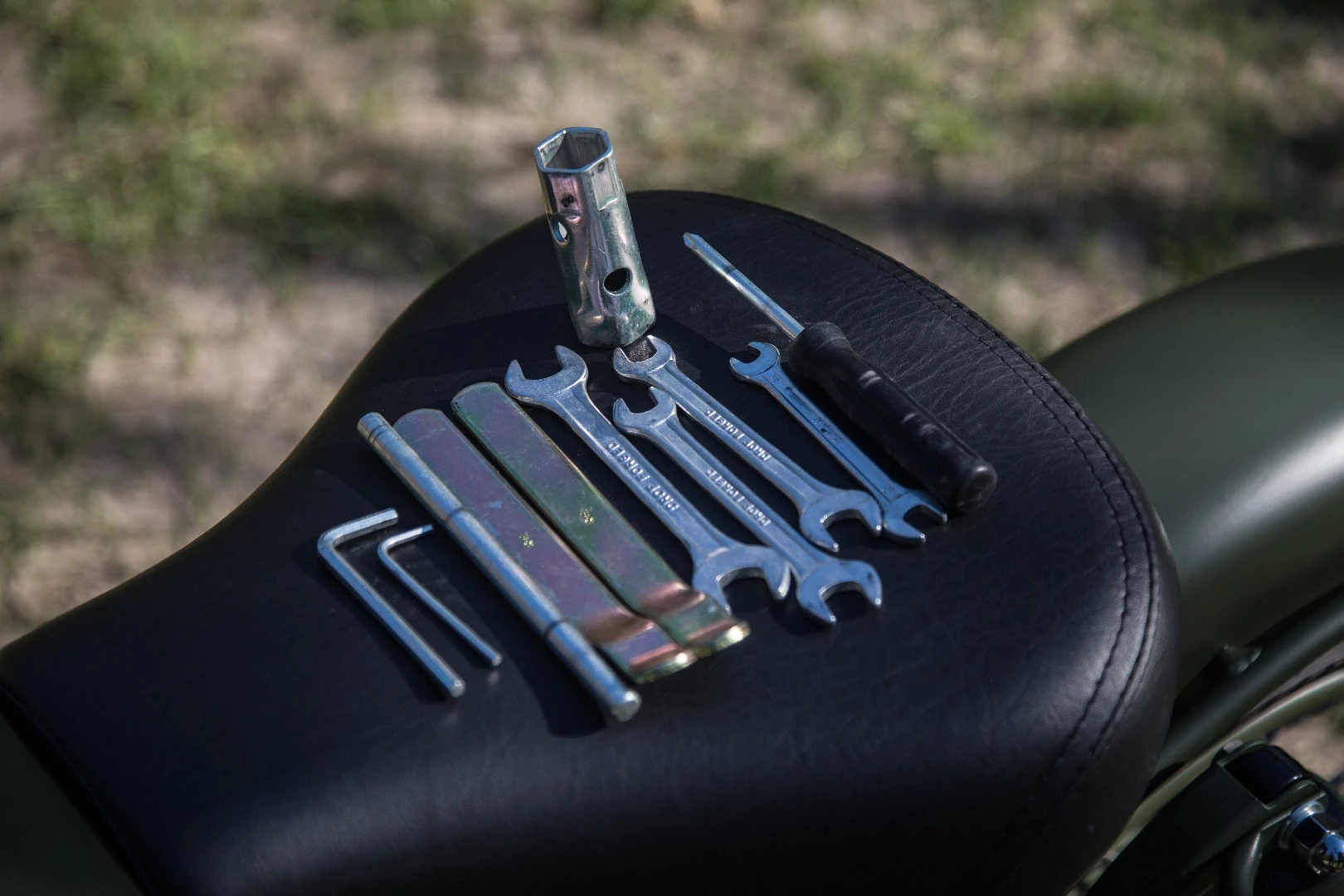 Royal Enfield Classic 500: onboard tool kit is pretty decent