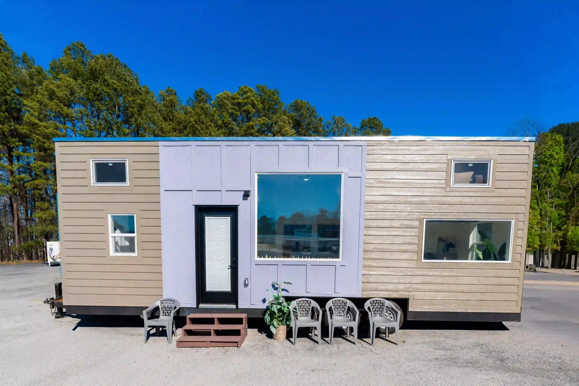 The Avalon 32' is based on a triple-axle trailer and is finished in engineered wood