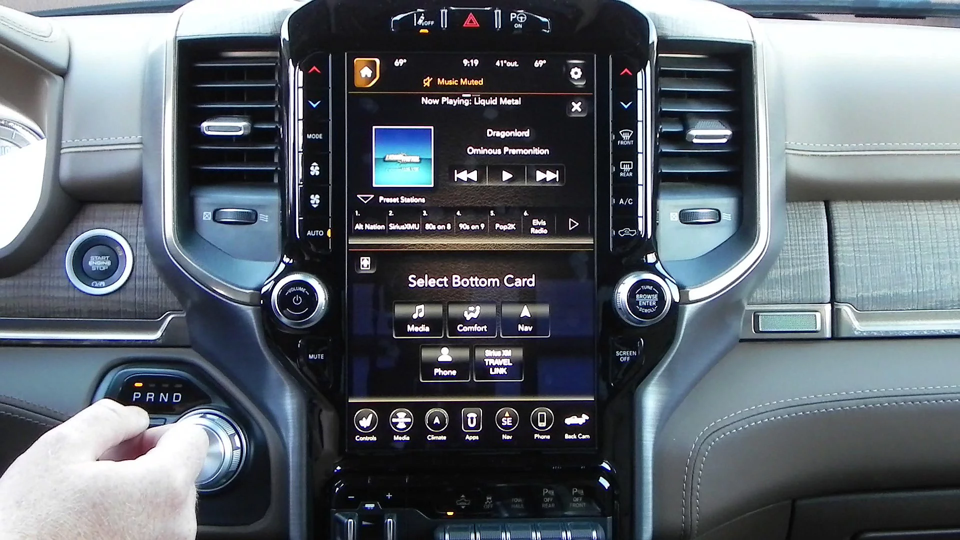 When either an upper or lower item is closed, a selection "card" offers the most common apps that can be selected to fill the empty half of the screen